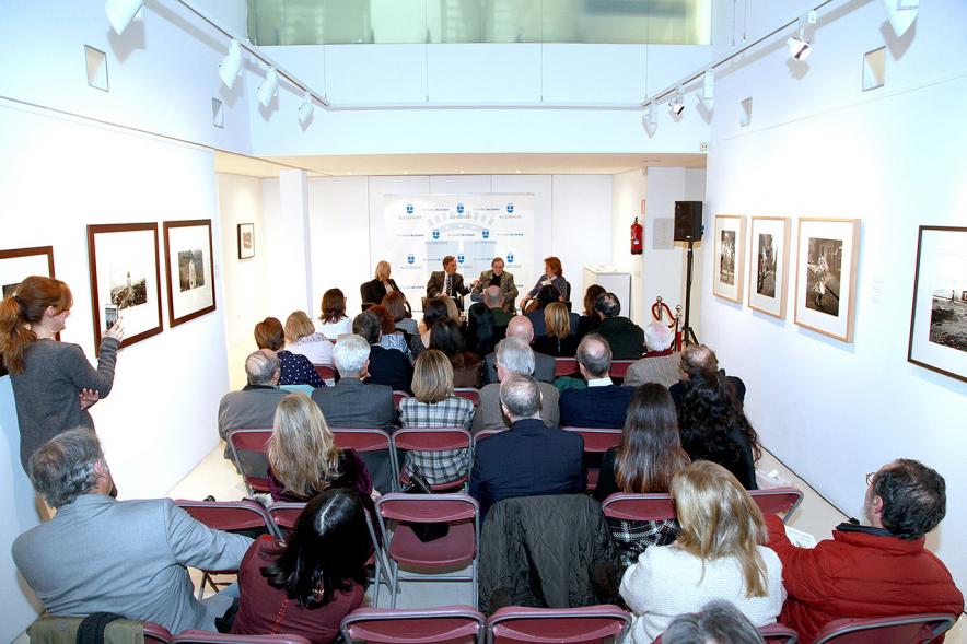 Presentación Libro "Joven Ilusión en Manhattan" - Imagen panorámica de la sala donde se presenta libro "Joven Ilusión en Manhattan".