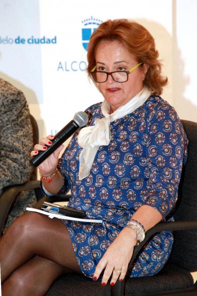 Presentación Libro "Joven Ilusión en Manhattan" - Imagen de una de las personas hablando para el público asistente.