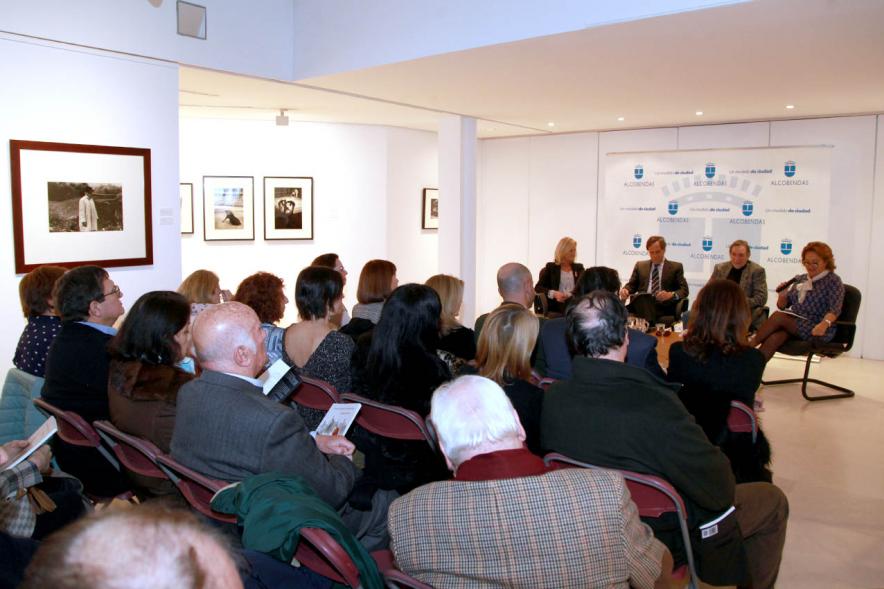 Presentación Libro "Joven Ilusión en Manhattan" -  Imagen panorámica de la sala donde se presenta libro "Joven Ilusión en Manhattan".