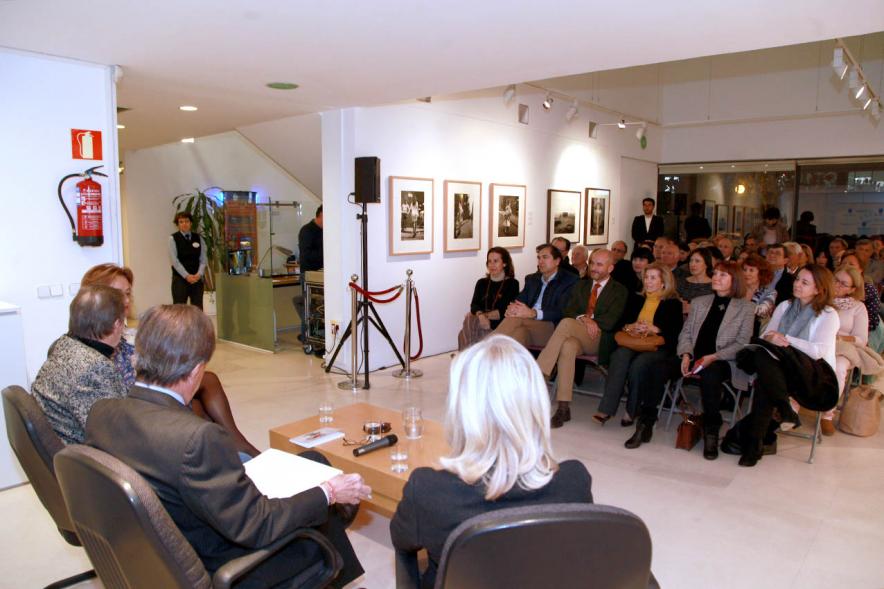 Presentación Libro "Joven Ilusión en Manhattan" - Imagen panorámica de la sala donde se presenta libro "Joven Ilusión en Manhattan".