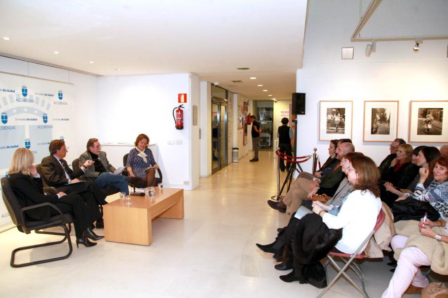 Presentación Libro "Joven Ilusión en Manhattan" - Imagen panorámica de la sala donde se presenta libro "Joven Ilusión en Manhattan".