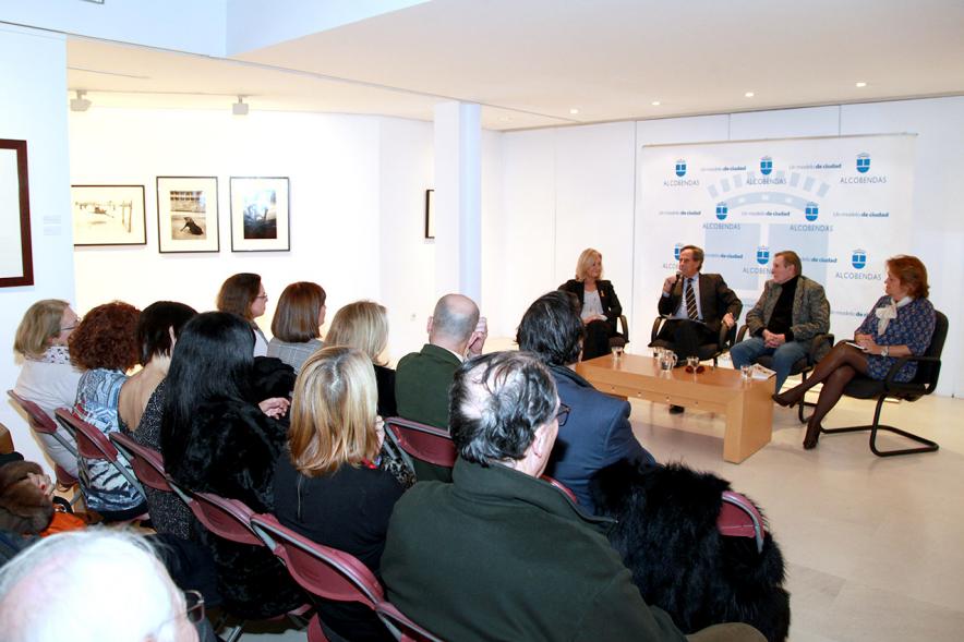 Presentación Libro "Joven Ilusión en Manhattan" - Imagen panorámica de la sala donde se presenta libro "Joven Ilusión en Manhattan".