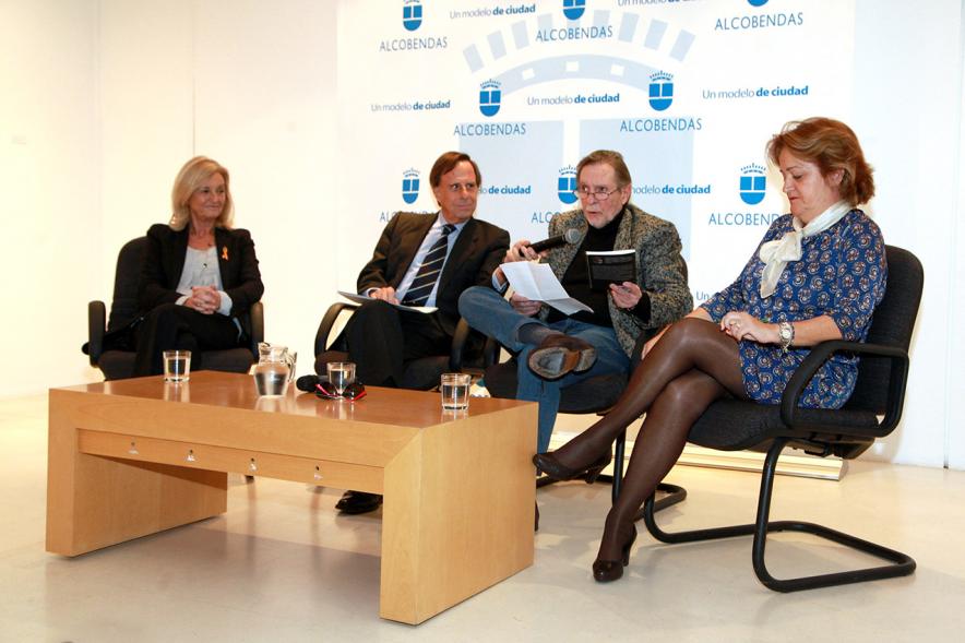 Presentación Libro "Joven Ilusión en Manhattan" - Imagen de las personas encargadas de la presentación.