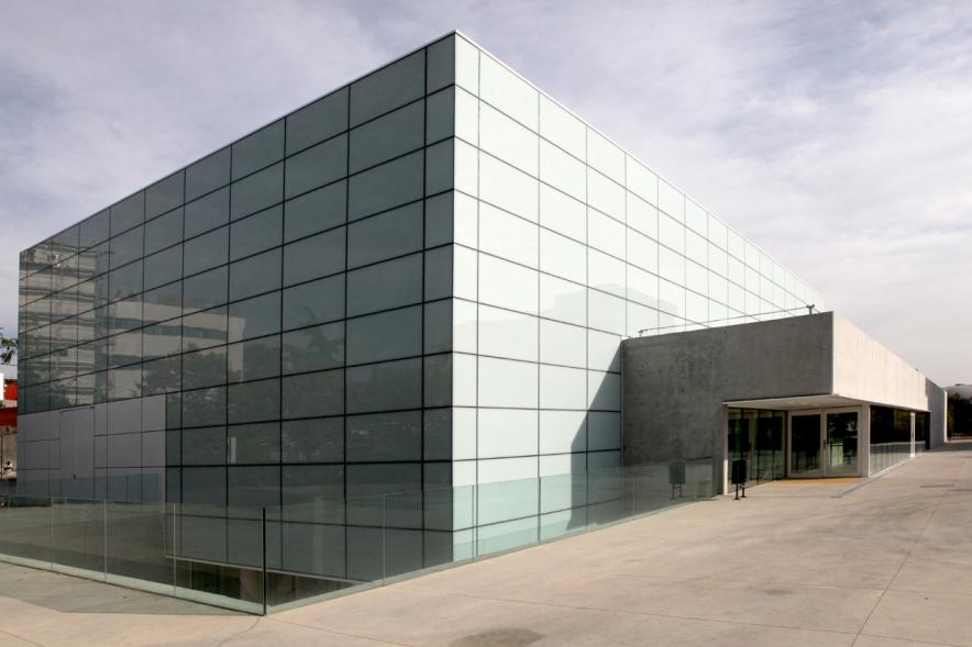 Pabellón deportivo distrito centro, sede del club de esgrima y la Federación de Baloncesto