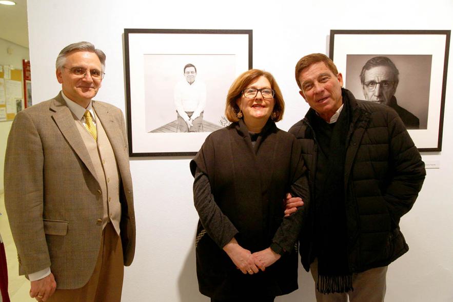 Representantes del consistorio. Inauguración Exposición de Pablo Tribello .