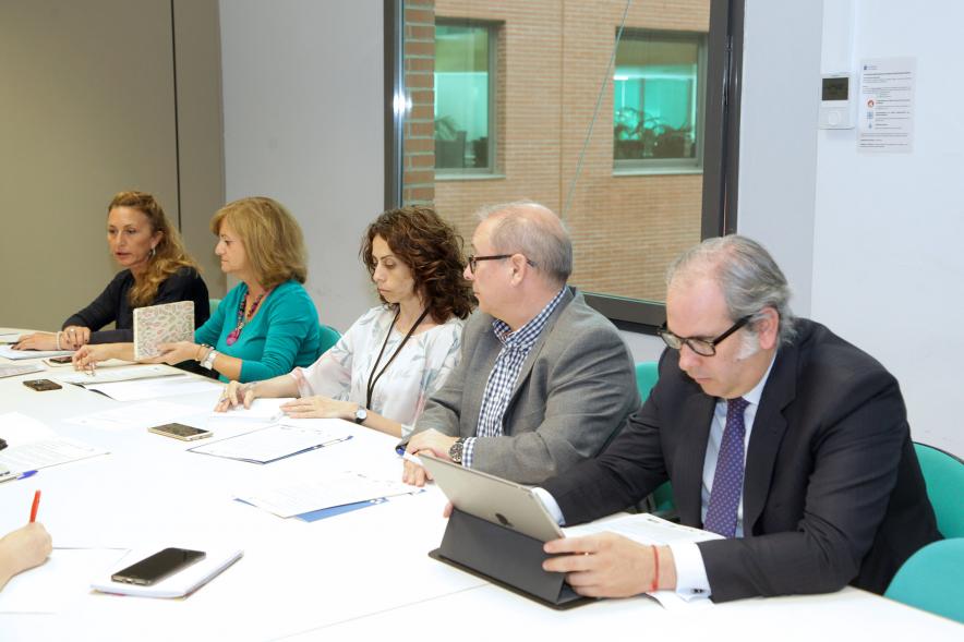 Reunión Pacto Local por el Empleo - Imagen de un momento de la reunión, se ve una parte de los miembros de la reunión.