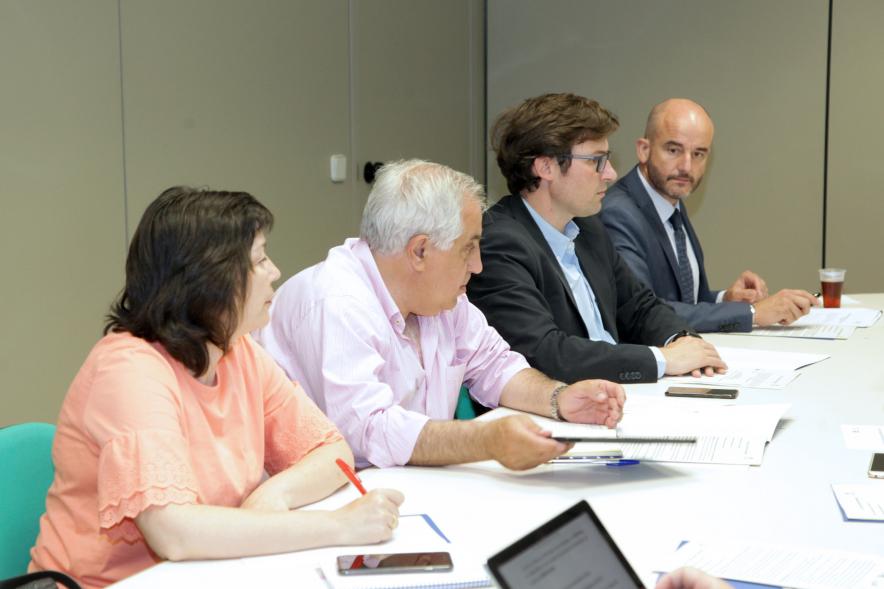 Reunión Pacto Local por el Empleo - Imagen de un momento de la reunión, se ve una parte de los miembros de la reunión.