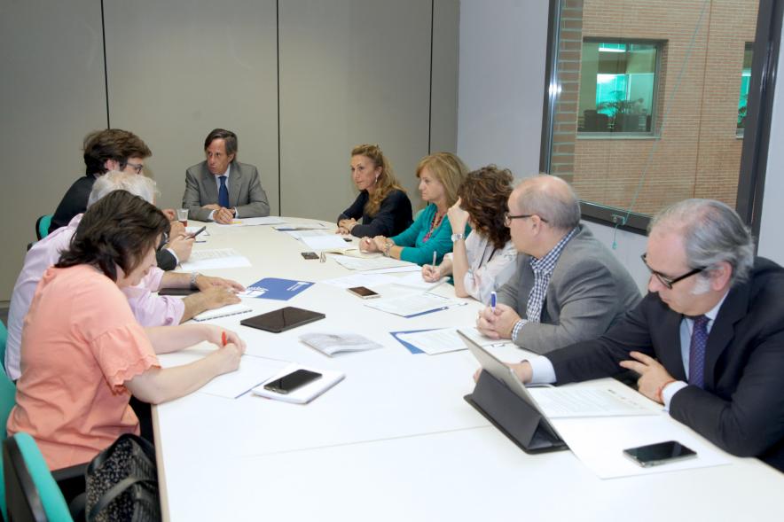 Reunión Pacto Local por el Empleo - Imagen de un momento de la reunión, presidida por el alcalde García de Vinuesa.