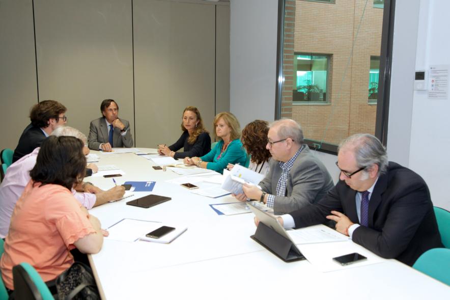 Reunión Pacto Local por el Empleo - Imagen de un momento de la reunión, presidida por el alcalde García de Vinuesa.