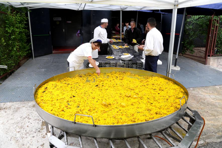 Semana del Mayor 2016 - Degustación de Paella -  Preparación de la paella.