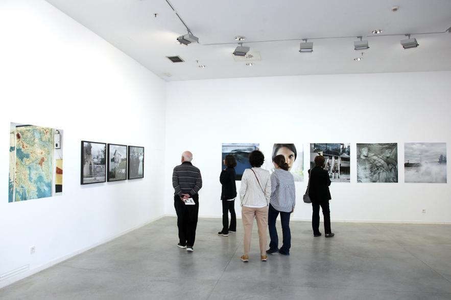 Inauguración de la Exposición "Parallel Crisis" de Yannis Karpouzis -  Visitantes de la exposición.