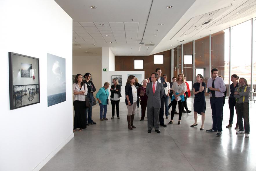 Inauguración de la Exposición "Parallel Crisis" de Yannis Karpouzis -  Garcia de Vinuesa visita la exposición.