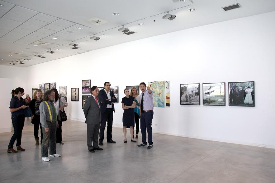 Inauguración de la Exposición "Parallel Crisis" de Yannis Karpouzis -   Visitantes de la exposición.