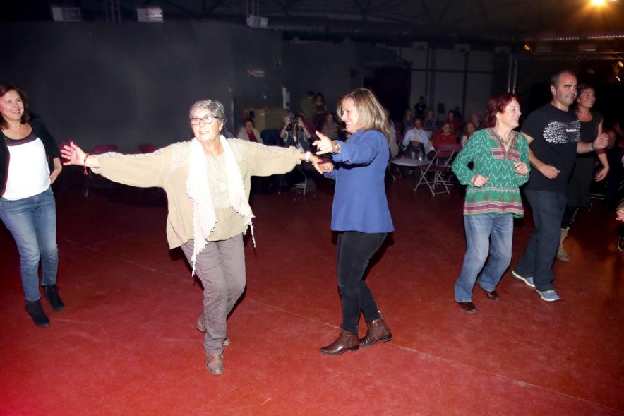 Gala a Favor de la Asociación Enfermos de Parkinson ALCOSSE - Imagen de personas bailando.