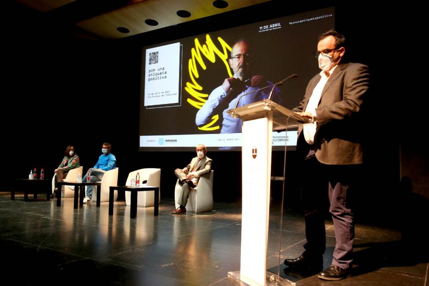 Día Mundial del Parkinson - Imagen de un momento de la intervención  presidente de la FEP Andrés Álvarez.