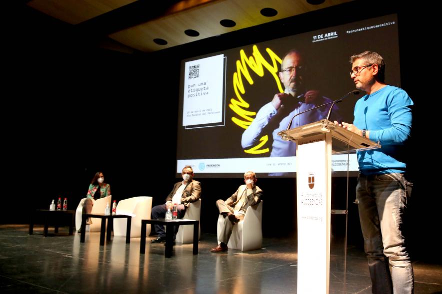 Día Mundial del Parkinson - Imagen de un momento de la intervención del alcalde Rafael Sánchez Acera.
