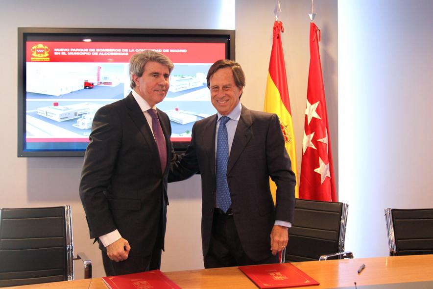 Alcalde García de Vinuesa y consejero de presidencia de la CAM Ángel Garrido