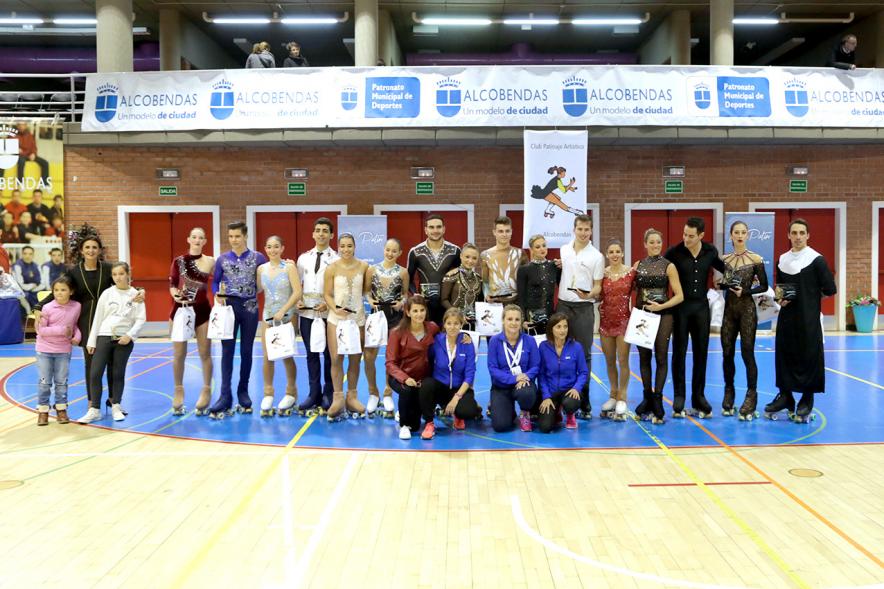 IIª Gala Internacional de Patinaje Artístico - 40 Aniversario Club Patinaje Artístico Alcobendas - Imagen grupal de los deportistas.