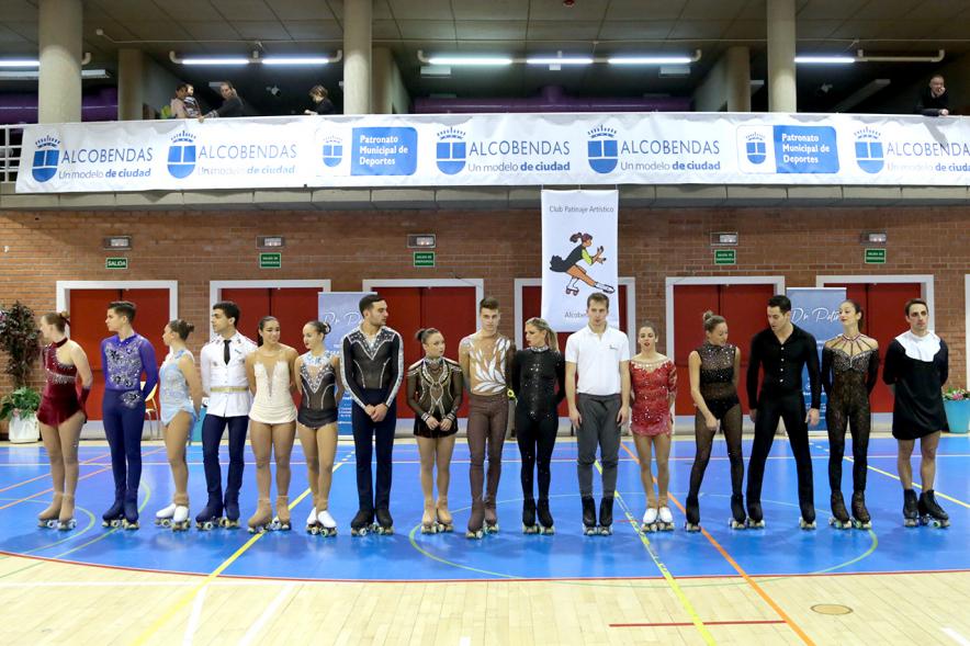IIª Gala Internacional de Patinaje Artístico - 40 Aniversario Club Patinaje Artístico Alcobendas -  Posado  grupal de los patinadores.