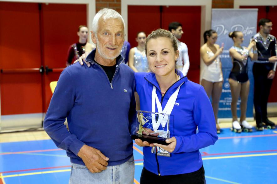 IIª Gala Internacional de Patinaje Artístico - 40 Aniversario Club Patinaje Artístico Alcobendas - Una patinadora con su entrenador.