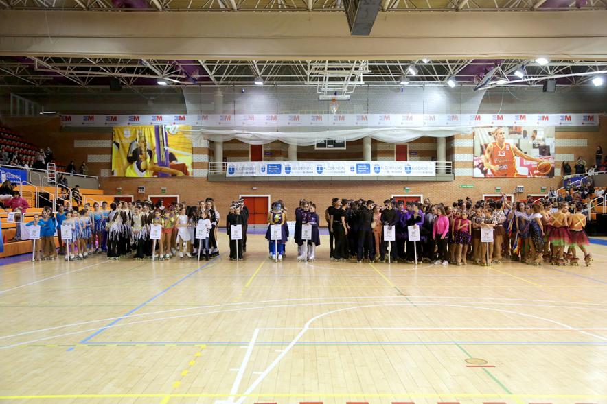 Campeonato Autonómico de Patinaje - Grupos Patinaje Show - Imagen del pódium por equipos con sus trofeos.