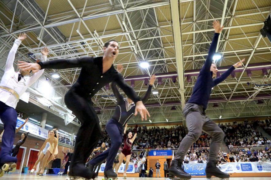 IIª Gala Internacional de Patinaje Artístico - 40 Aniversario Club Patinaje Artístico Alcobendas - Saludo alegre de los patinadores.
