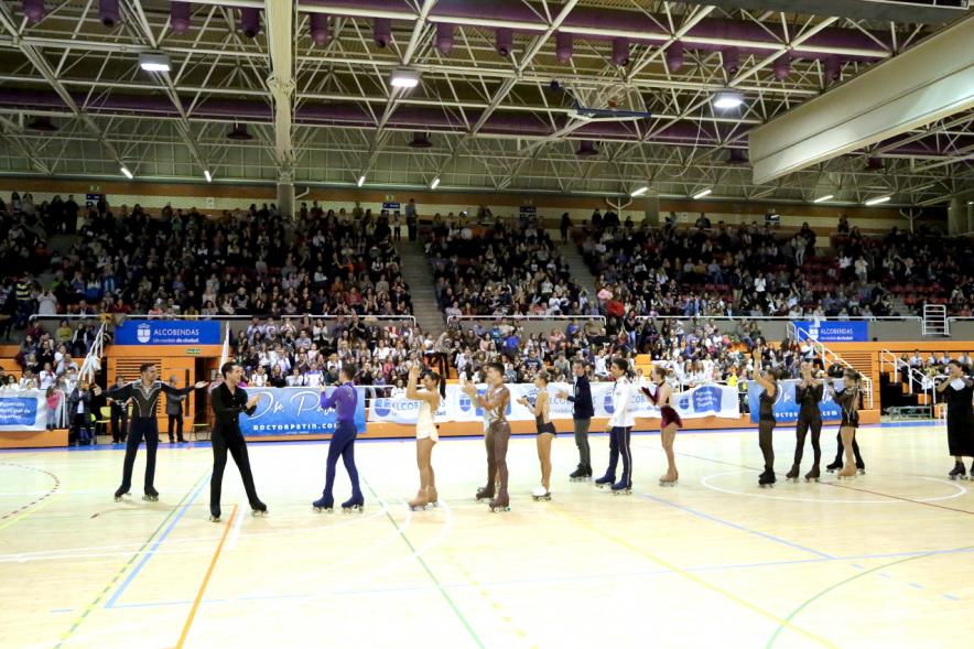 IIª Gala Internacional de Patinaje Artístico - 40 Aniversario Club Patinaje Artístico Alcobendas - Aplauso de los patinadores al público.