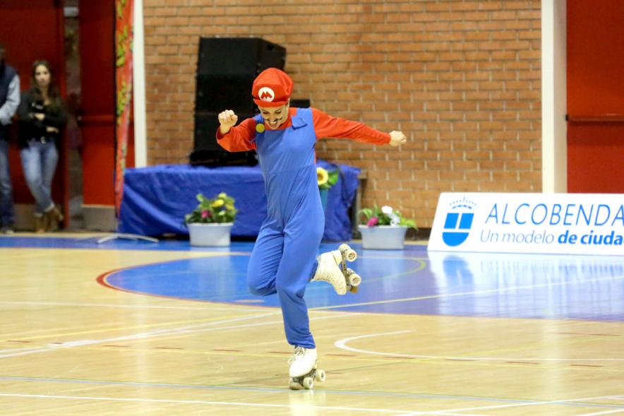 IIª Gala Internacional de Patinaje Artístico - 40 Aniversario Club Patinaje Artístico Alcobendas - Patinador disfrazado bailando.
