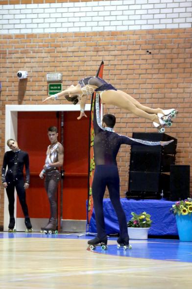 IIª Gala Internacional de Patinaje Artístico - 40 Aniversario Club Patinaje Artístico Alcobendas - Figura artística de una pareja de patinadores.