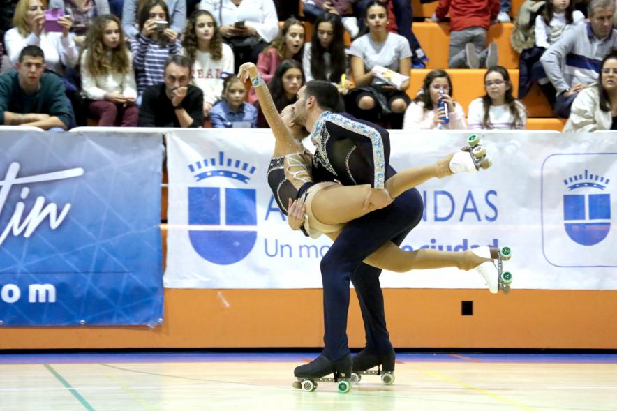 IIª Gala Internacional de Patinaje Artístico - 40 Aniversario Club Patinaje Artístico Alcobendas - Figura artística de una pareja de patinadores.