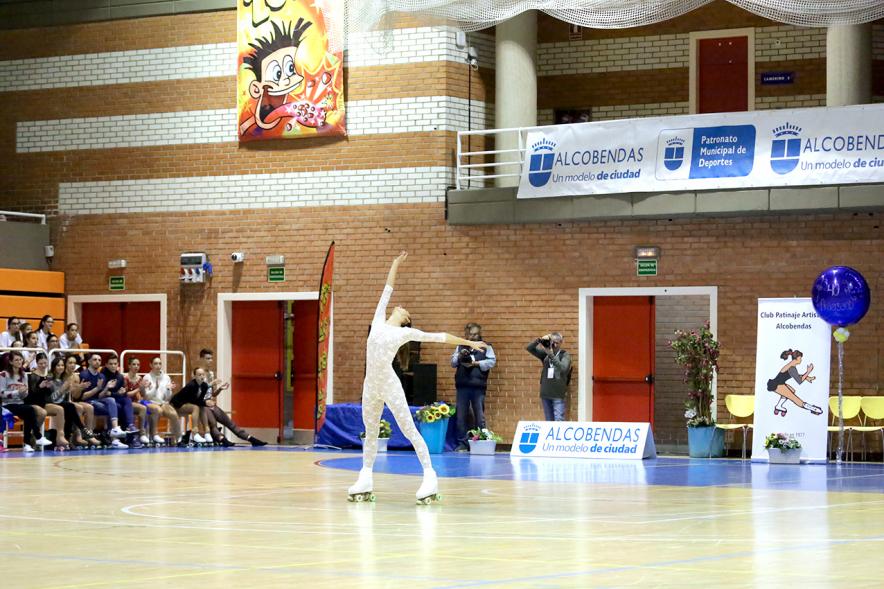 IIª Gala Internacional de Patinaje Artístico - 40 Aniversario Club Patinaje Artístico Alcobendas - Una patinadora bailando.