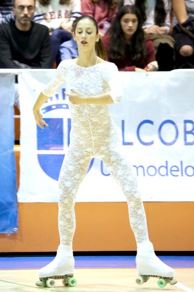 IIª Gala Internacional de Patinaje Artístico - 40 Aniversario Club Patinaje Artístico Alcobendas -  Una patinadora bailando.
