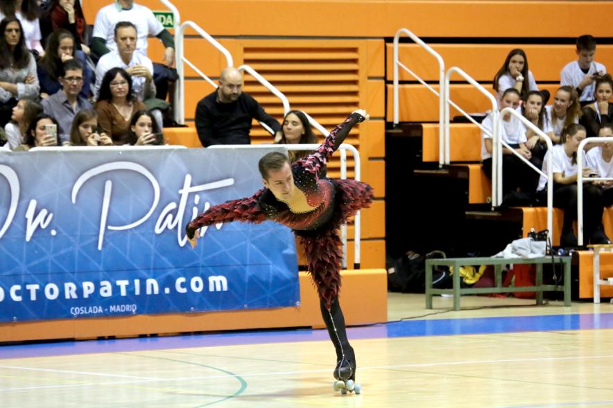 IIª Gala Internacional de Patinaje Artístico - 40 Aniversario Club Patinaje Artístico Alcobendas -  Actuación de un patinador.