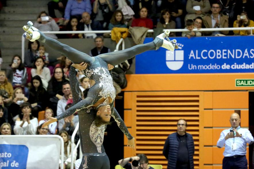 IIª Gala Internacional de Patinaje Artístico - 40 Aniversario Club Patinaje Artístico Alcobendas - Actuación de una pareja de patinadores. 