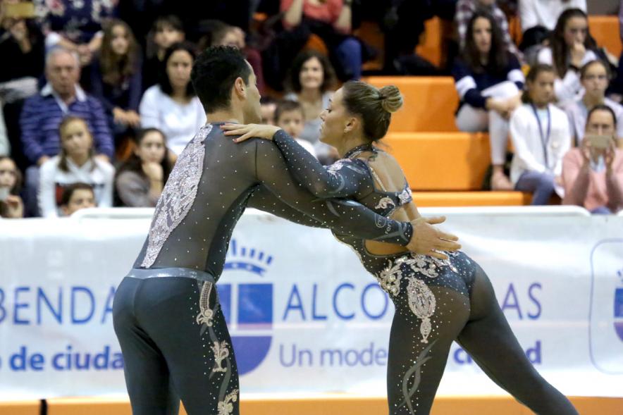 IIª Gala Internacional de Patinaje Artístico - 40 Aniversario Club Patinaje Artístico Alcobendas - Actuación de una pareja de patinadores.