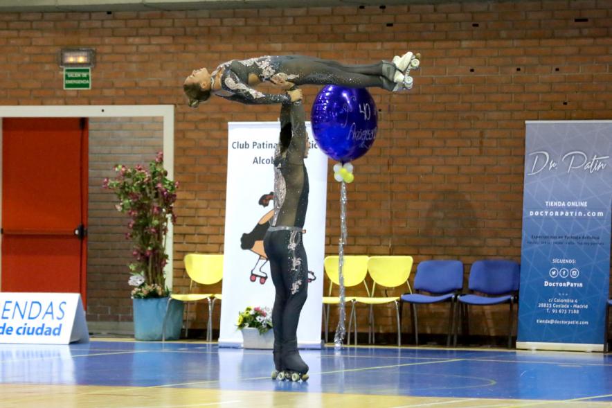 IIª Gala Internacional de Patinaje Artístico - 40 Aniversario Club Patinaje Artístico Alcobendas - Actuación de una pareja de patinadores.