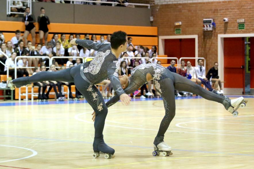 IIª Gala Internacional de Patinaje Artístico - 40 Aniversario Club Patinaje Artístico Alcobendas - Actuación de una pareja de patinadores.