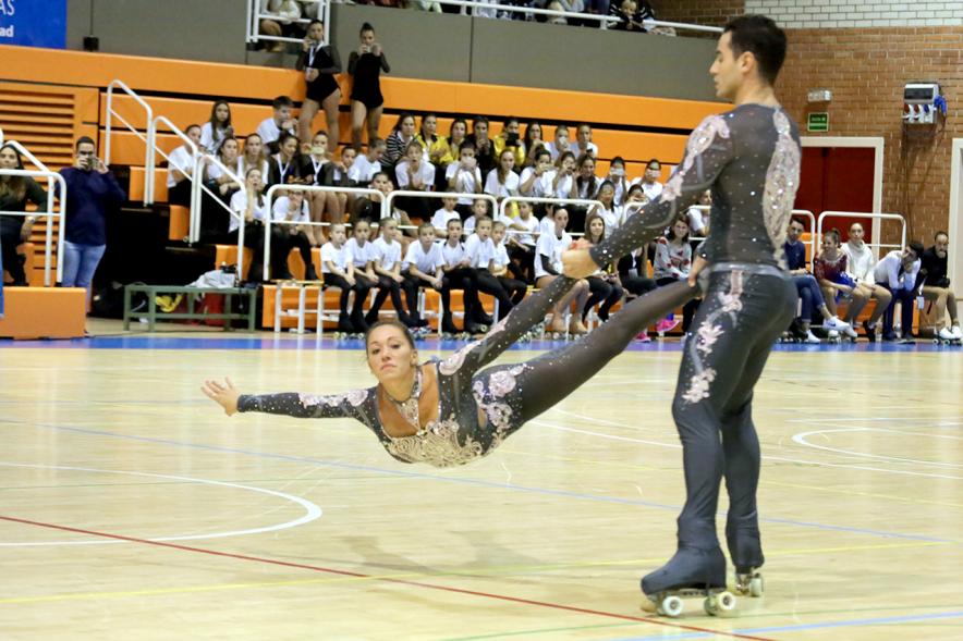 IIª Gala Internacional de Patinaje Artístico - 40 Aniversario Club Patinaje Artístico Alcobendas - Actuación de una pareja de patinadores.