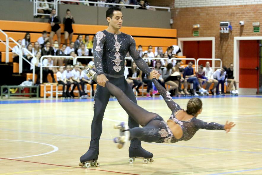 IIª Gala Internacional de Patinaje Artístico - 40 Aniversario Club Patinaje Artístico Alcobendas - Actuación de una pareja de patinadores.