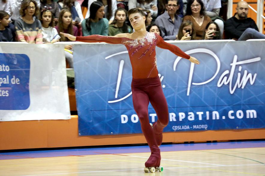 IIª Gala Internacional de Patinaje Artístico - 40 Aniversario Club Patinaje Artístico Alcobendas -  Actuación de un  patinador.