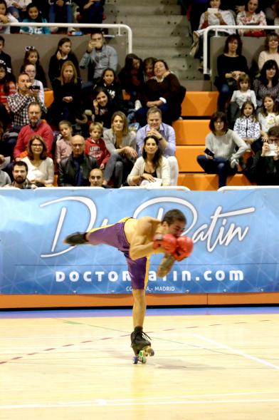 IIª Gala Internacional de Patinaje Artístico - 40 Aniversario Club Patinaje Artístico Alcobendas -  Actuación de un  patinador. 
