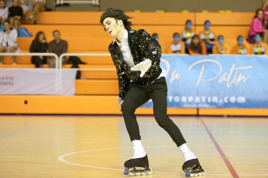 Campeonato Autonómico de Patinaje - Grupos Patinaje Show - Imagen de una patinador en un momento de la actuación.