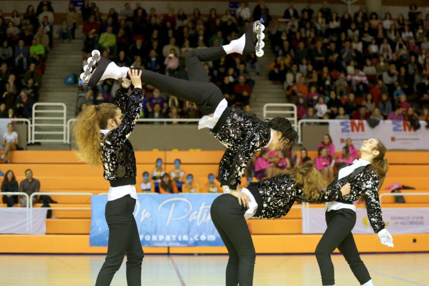 Campeonato Autonómico de Patinaje - Grupos Patinaje Show - Imagen de un momento de la actuación de uno de los equipos.