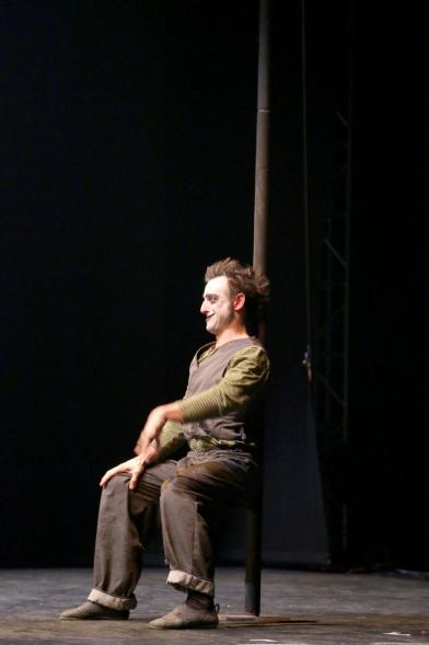 Gala Benéfica Payasos sin Fronteras en La Esfera - Imagen de una actuación de circo durante la gala.