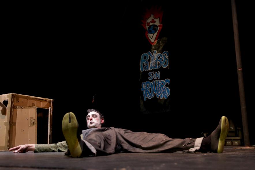Gala Benéfica Payasos sin Fronteras en La Esfera - Imagen de una actuación de circo durante la gala.
