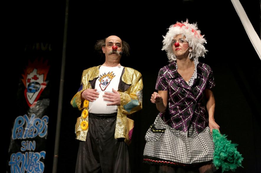 Gala Benéfica Payasos sin Fronteras en La Esfera - Imagen de una actuación de circo durante la gala.