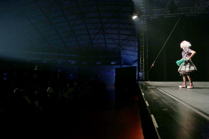Gala Benéfica Payasos sin Fronteras en La Esfera - Imagen de una actuación de circo durante la gala.