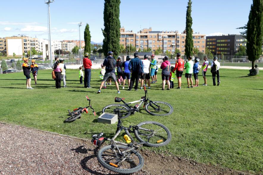 Visita en bici a los parques de Av. Valdelasfuentes.