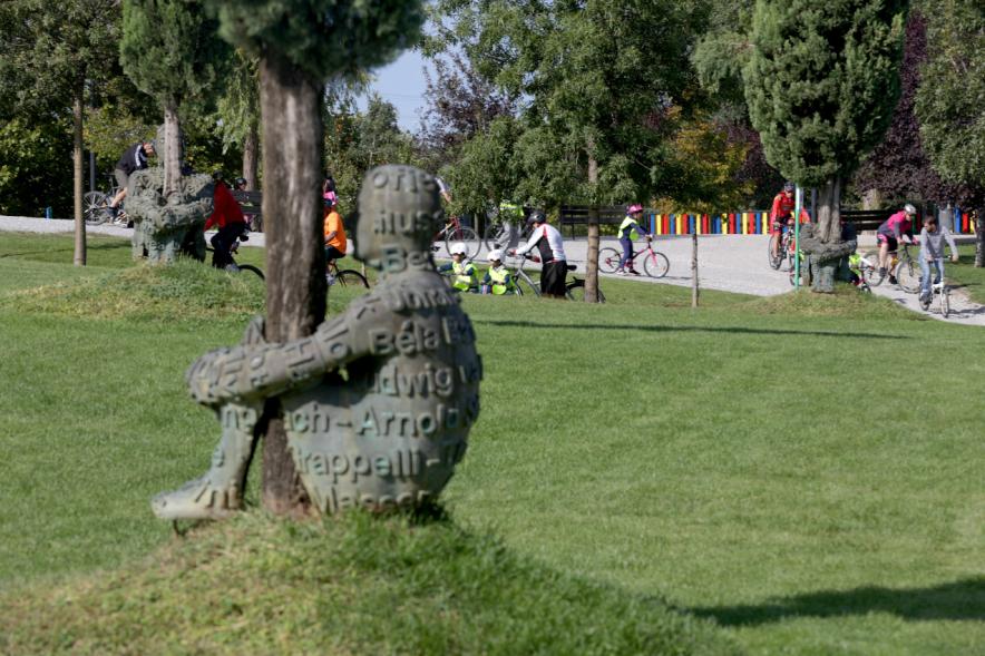 Escultura de Jaume Plensa en el Parque Sur de Fuente Lucha.