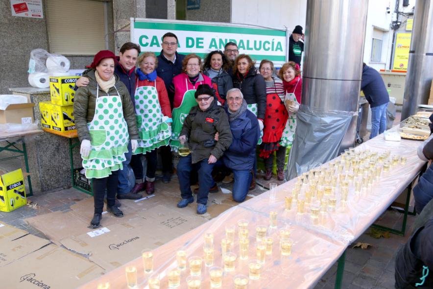 Participantes en Pescaíto Andaluz en la Plaza del Pueblo 